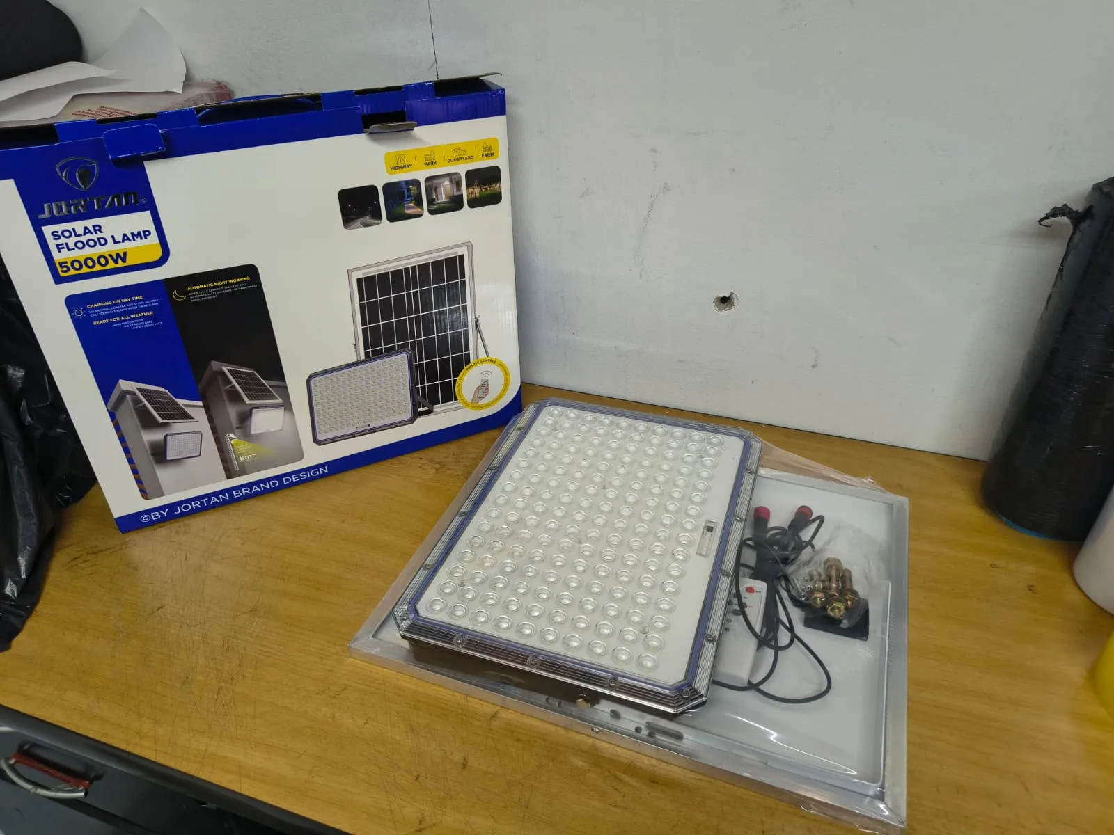 Reflector Solar Jortan 5000W | Luz toda la noche sin recibo